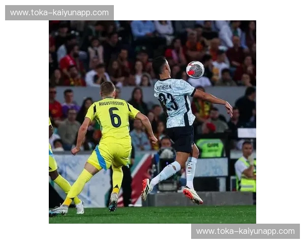 欧洲之巅的华丽对决:葡萄牙vs瑞典,谁能主宰这绿茵战场的节奏? 欧洲之巅的华丽对决:葡萄牙vs瑞典,谁能主宰这绿茵战场的节奏?